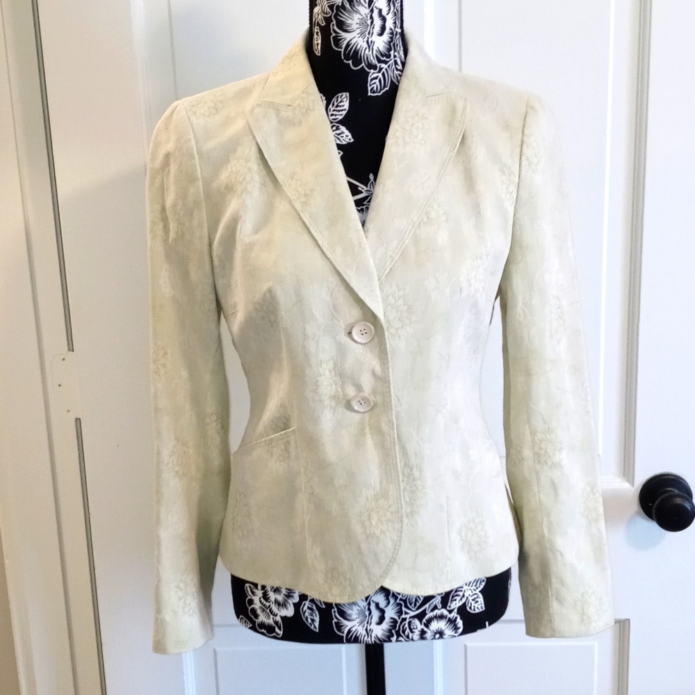 🆕 🔅Ann Taylor🔅- Floral Linen Blend Blazer